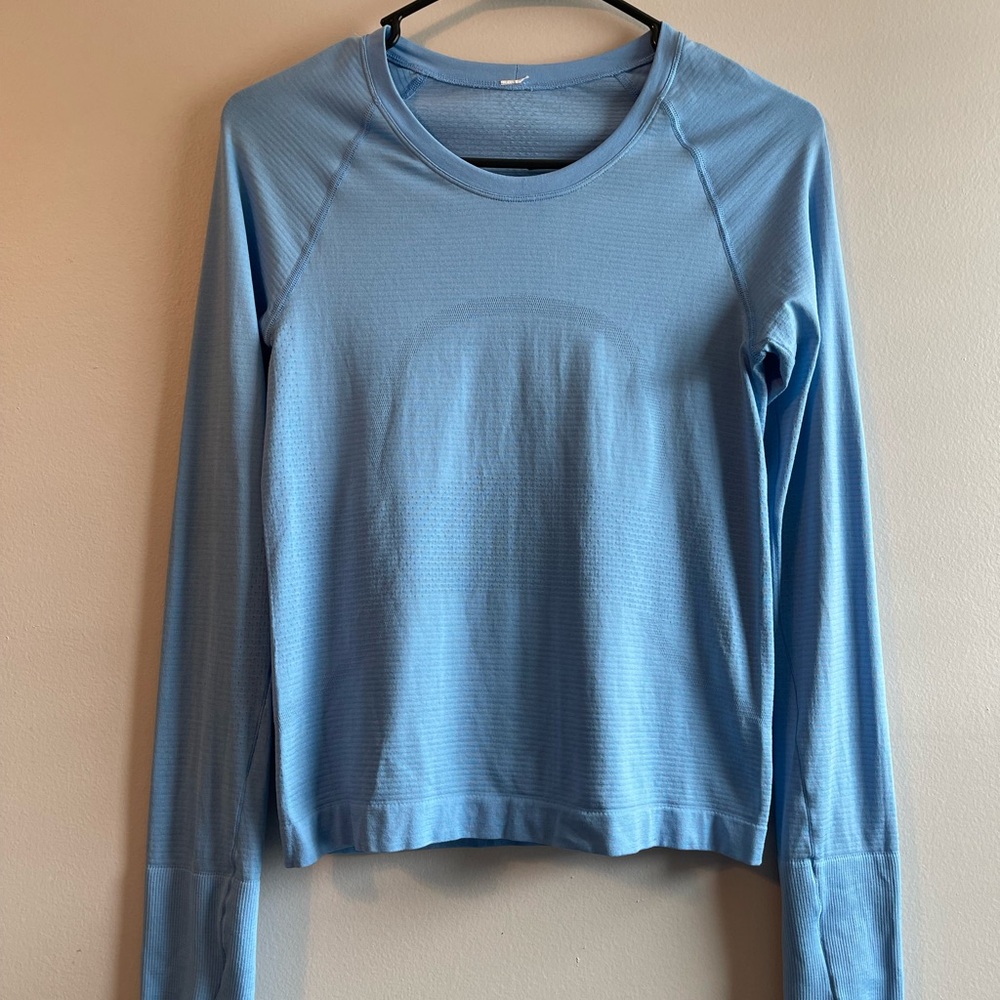 Lululamon woman’s,Swiftly Tech Long-Sleeve Shirt 2.0
Waist Length